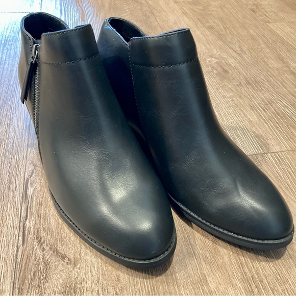 NWOT Classic Black Ankle Boots SZ 10 - Picture 16 of 16